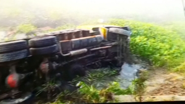 একসঙ্গে ৬ ট্রাকের সংঘর্ষ, প্রাণ গেলো একজনের