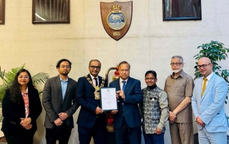 যুক্তরাজ্যে আইন পেশায় বিশেষ সম্মাননায় ভূষিত হলেন ব্যারিস্টার মনোয়ার হোসেন