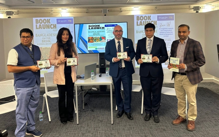 কুইনমেরি ইউনিভারসিটির সেমিনার হলে ‘বাংলাদেশ অন দ্য ব্রিংক‘ বইয়ের মোড়ক উম্মোচন